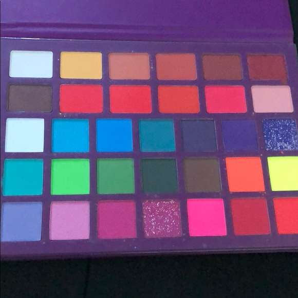 33 color Eyeshadow Palette - Picture 4 of 7